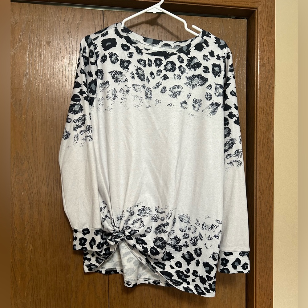 Long sleeve leopard top